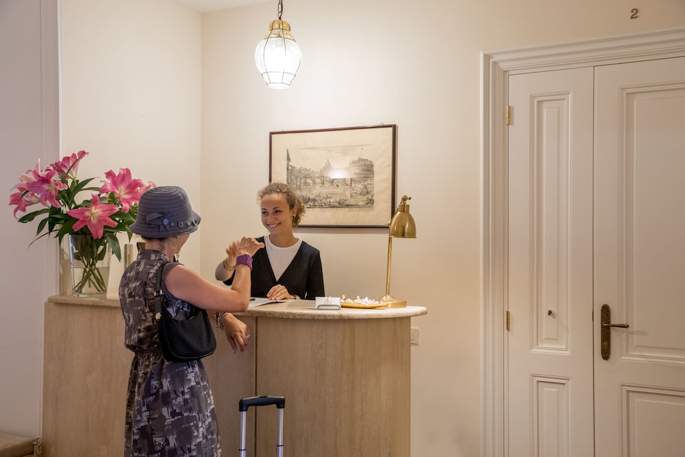 Aenea Superior Inn 2