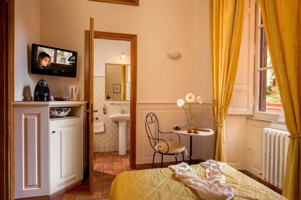 Aenea Superior Inn 10