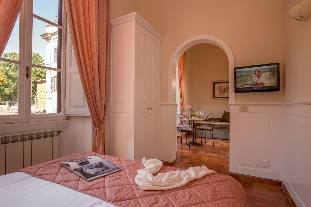 Aenea Superior Inn 4