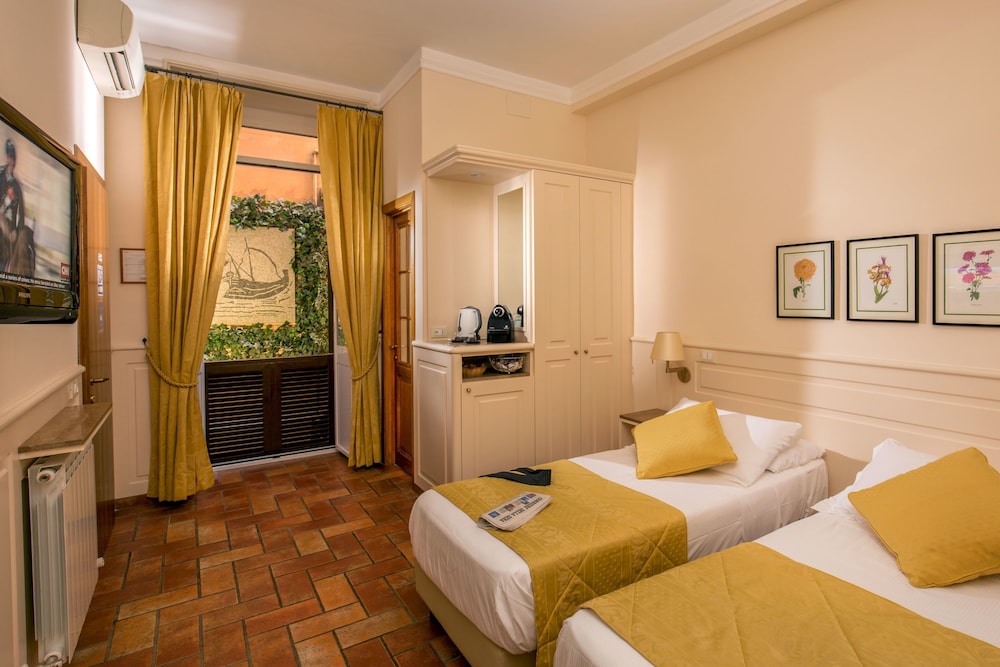 Aenea Superior Inn 12