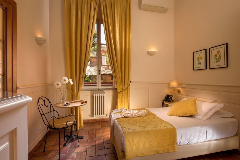 Aenea Superior Inn 9