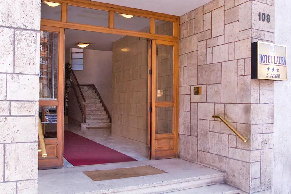 Hotel Laura 1