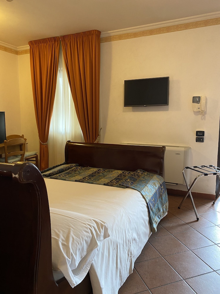 Euro House Inn Airport 4