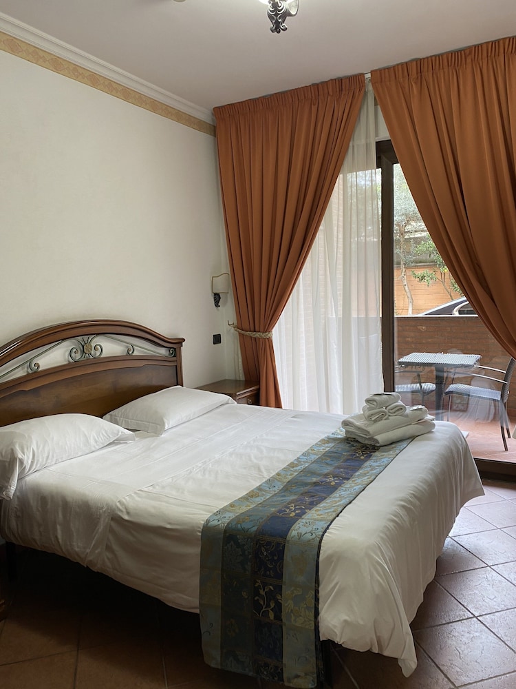 Euro House Inn Airport 6