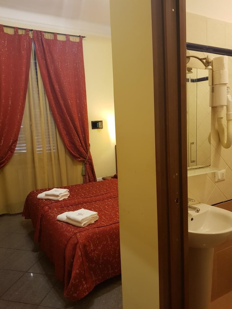 B&B Rudy Center 16
