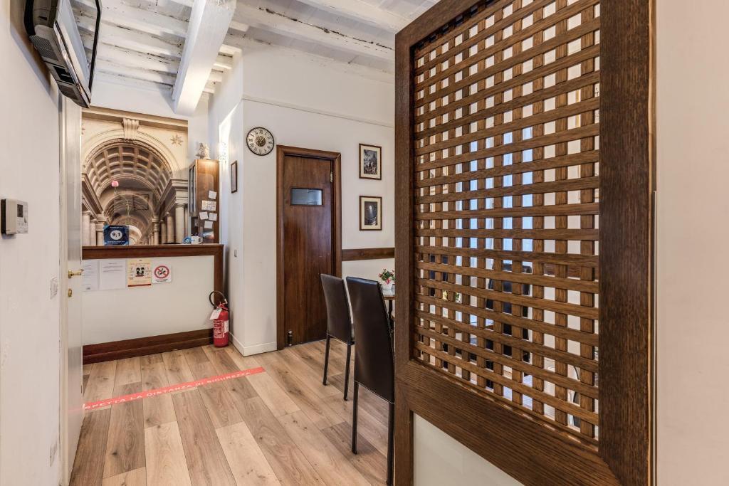 Condotti Inn 18