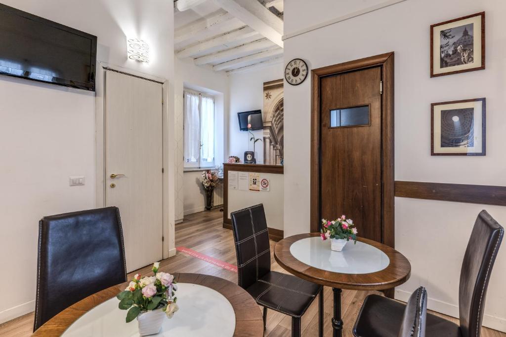 Condotti Inn 12