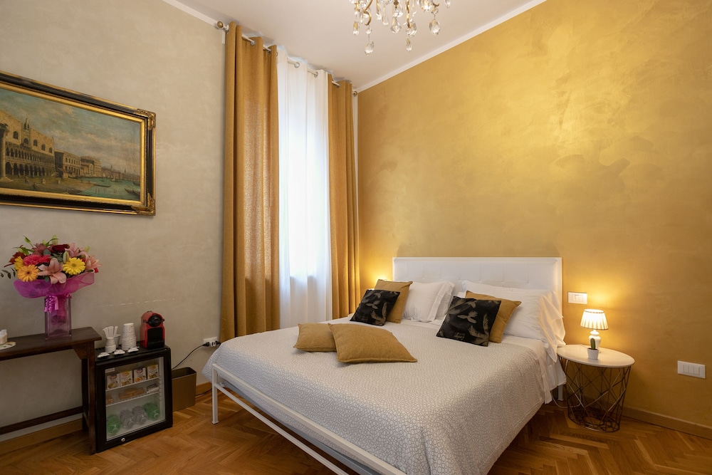 Golden Rooms 10