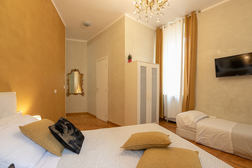 Golden Rooms 13