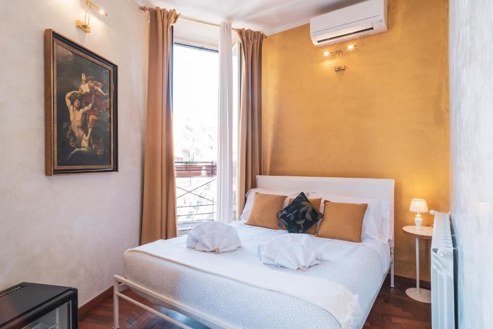 Golden Rooms 24