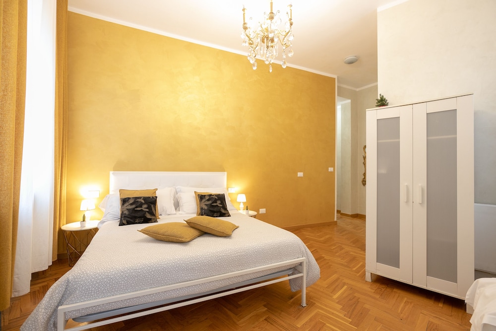 Golden Rooms 11