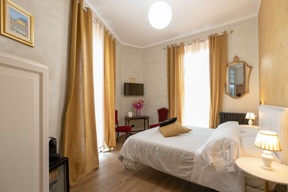 Golden Rooms 7