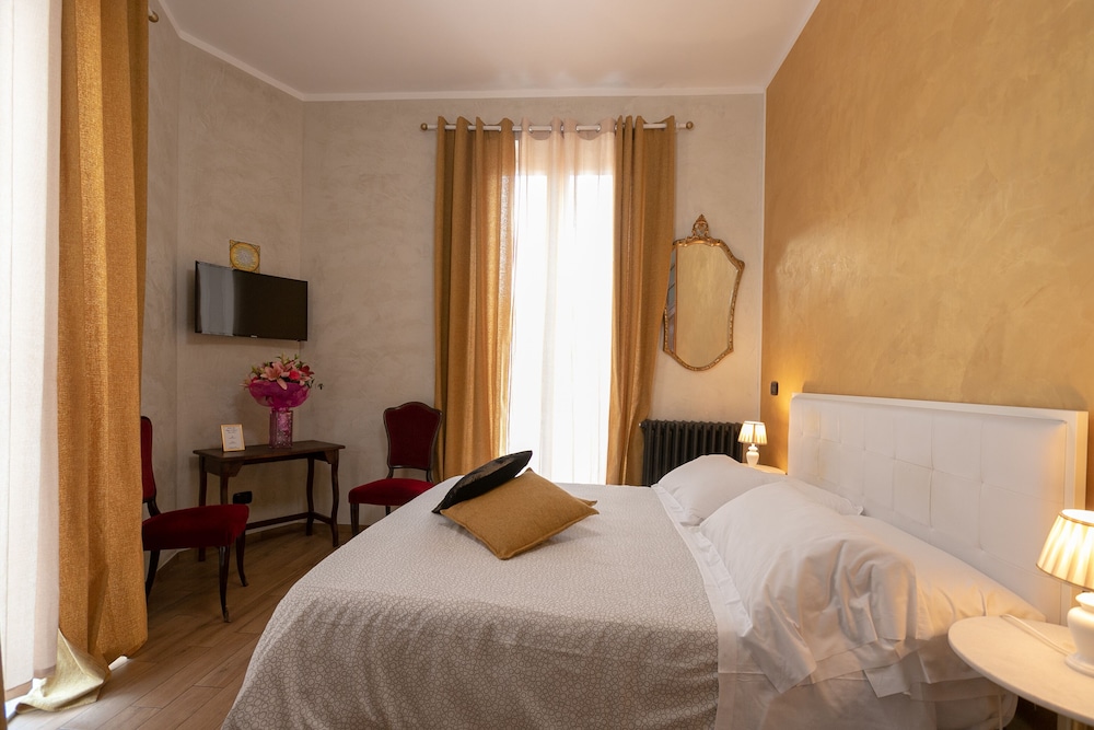 Golden Rooms 4