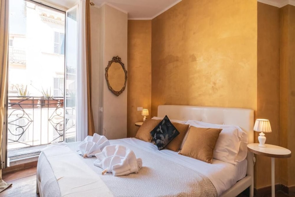 Golden Rooms 23