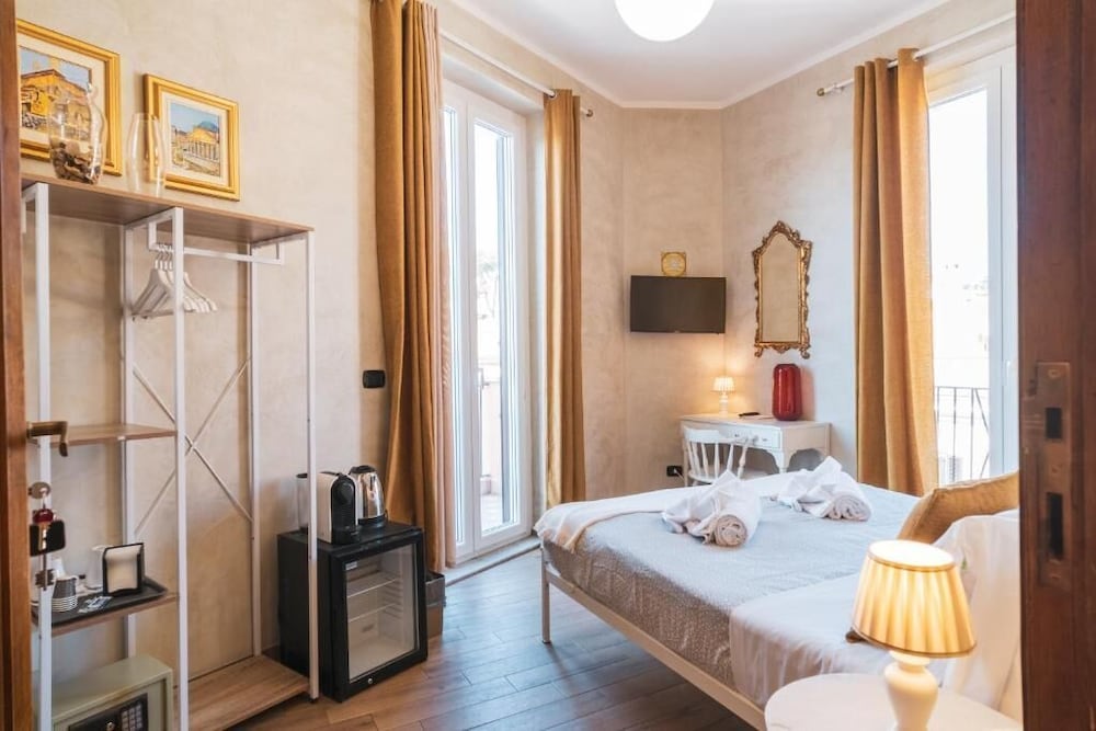 Golden Rooms 19