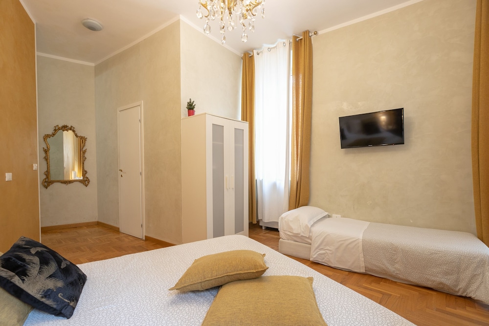 Golden Rooms 9