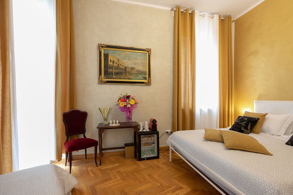 Golden Rooms 12