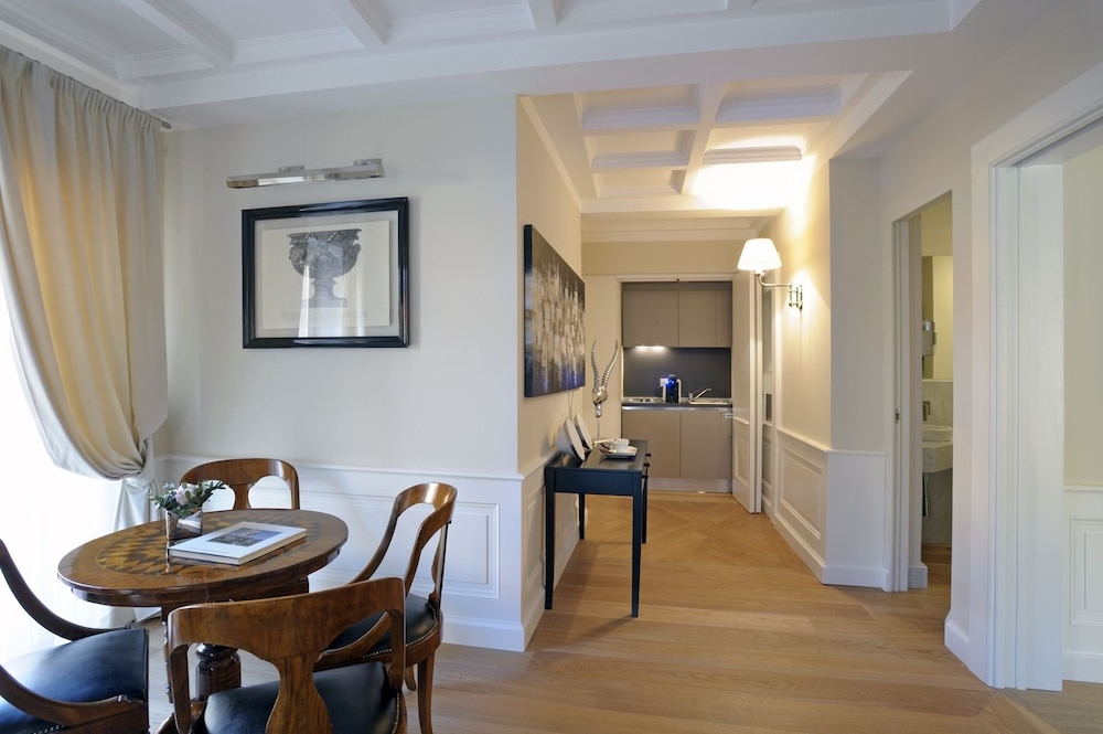 Trevi Palace Luxury Inn 20