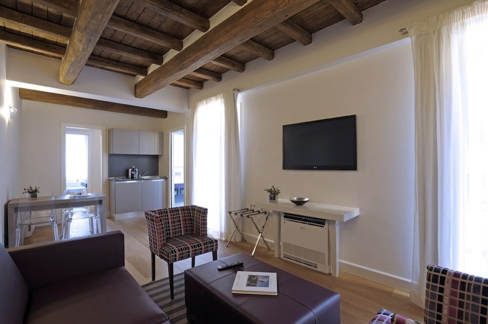 Trevi Palace Luxury Inn 9