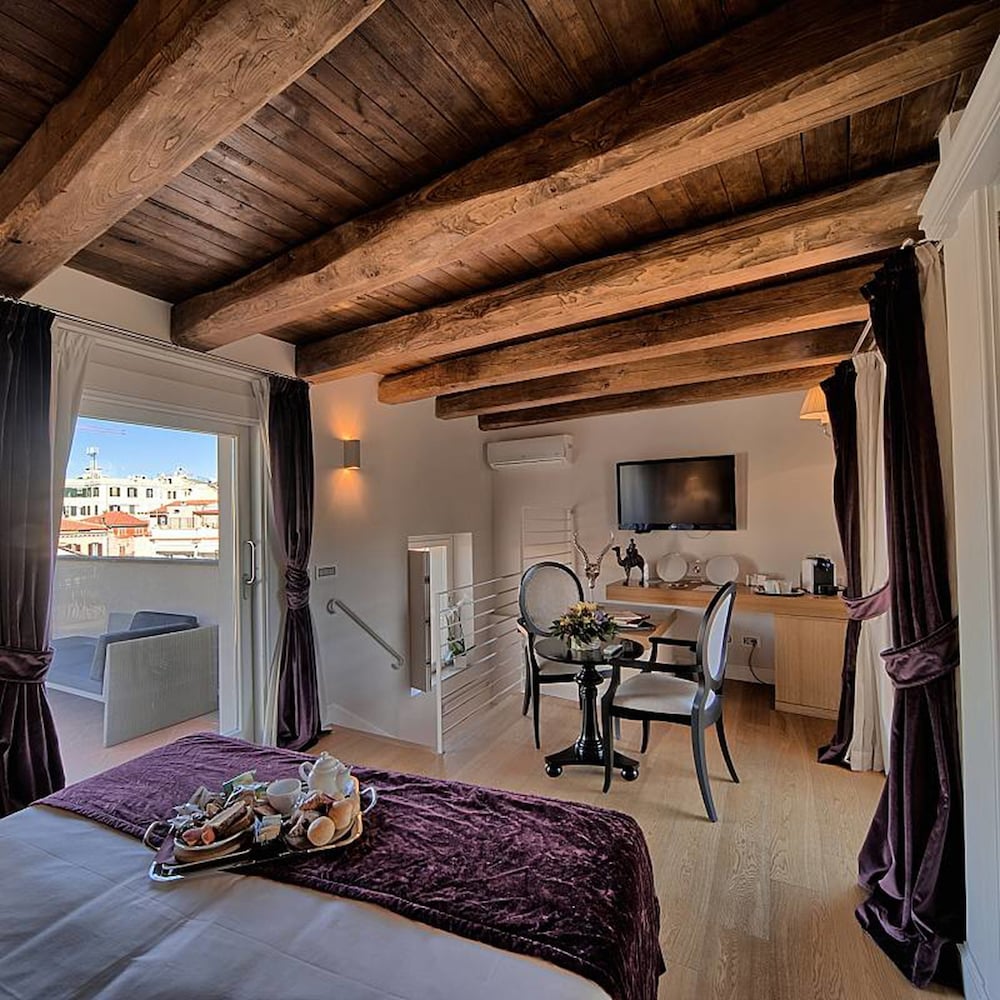 Trevi Palace Luxury Inn 13