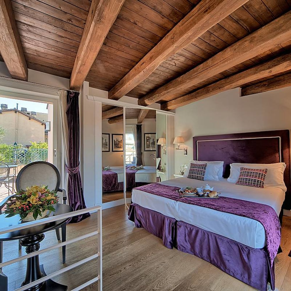 Trevi Palace Luxury Inn 1