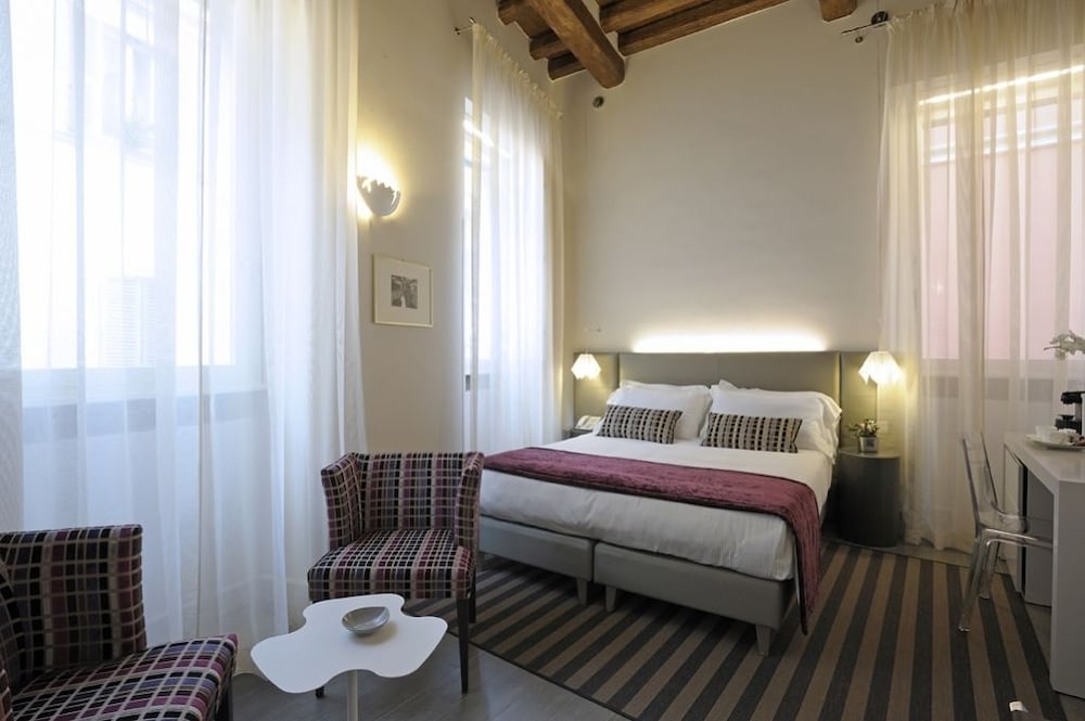 Trevi Palace Luxury Inn 8