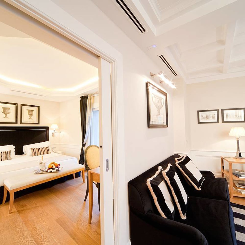 Trevi Palace Luxury Inn 12