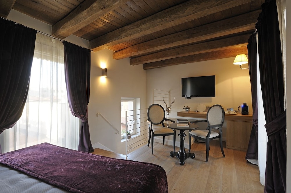 Trevi Palace Luxury Inn 4