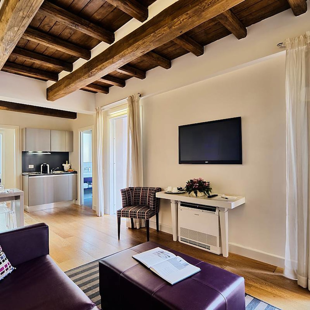 Trevi Palace Luxury Inn 21