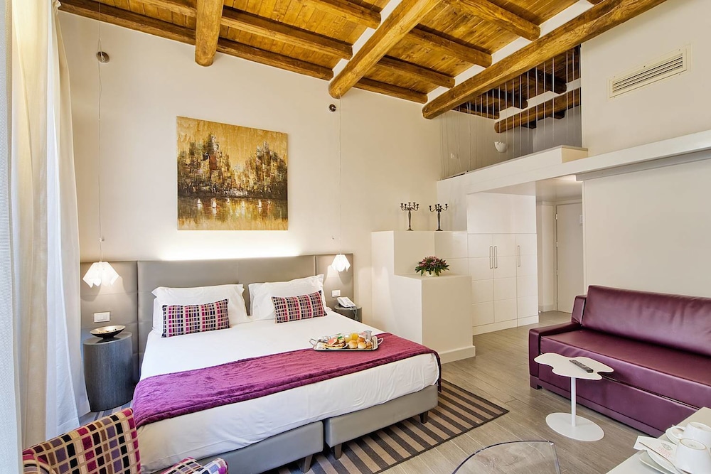 Trevi Palace Luxury Inn 16