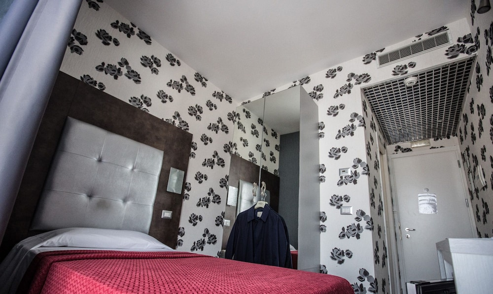 Hotel Relax Roma Nord 11