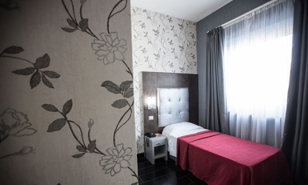Hotel Relax Roma Nord 8