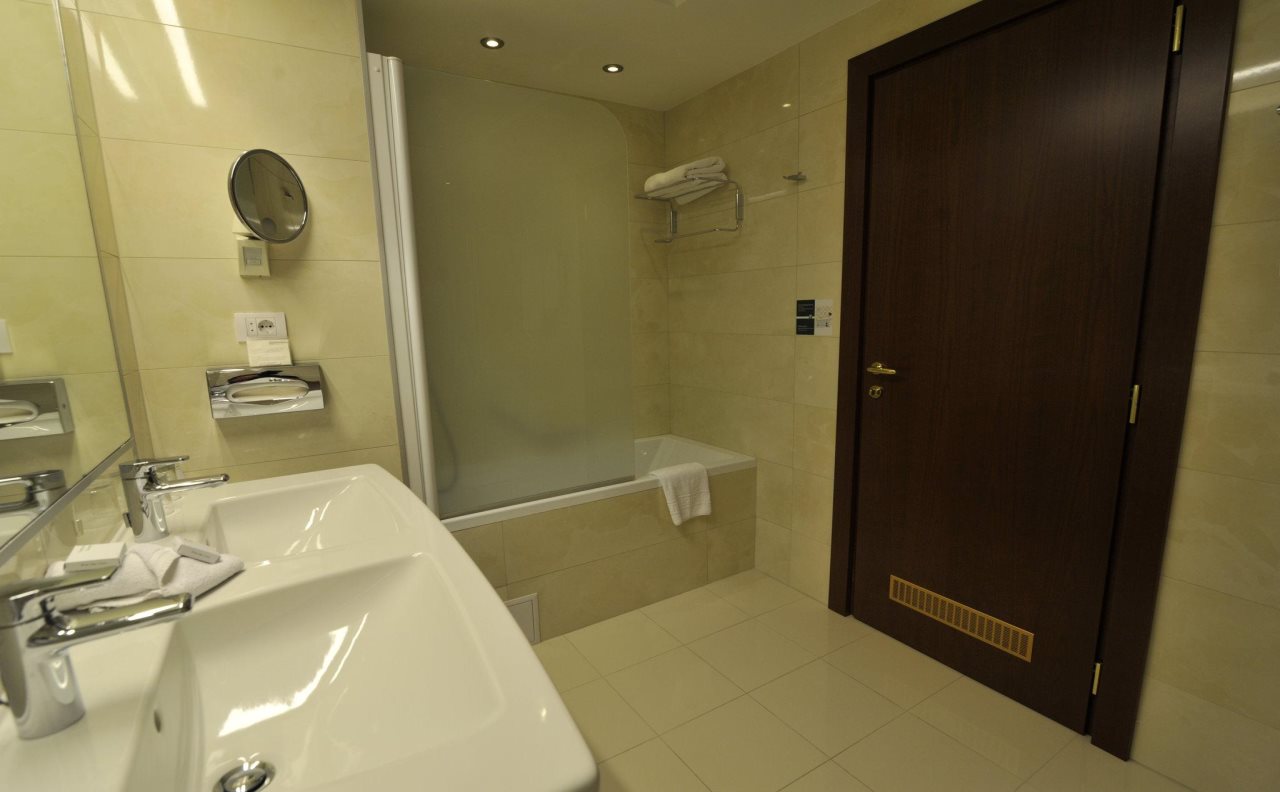 Holiday Inn Skopje 10