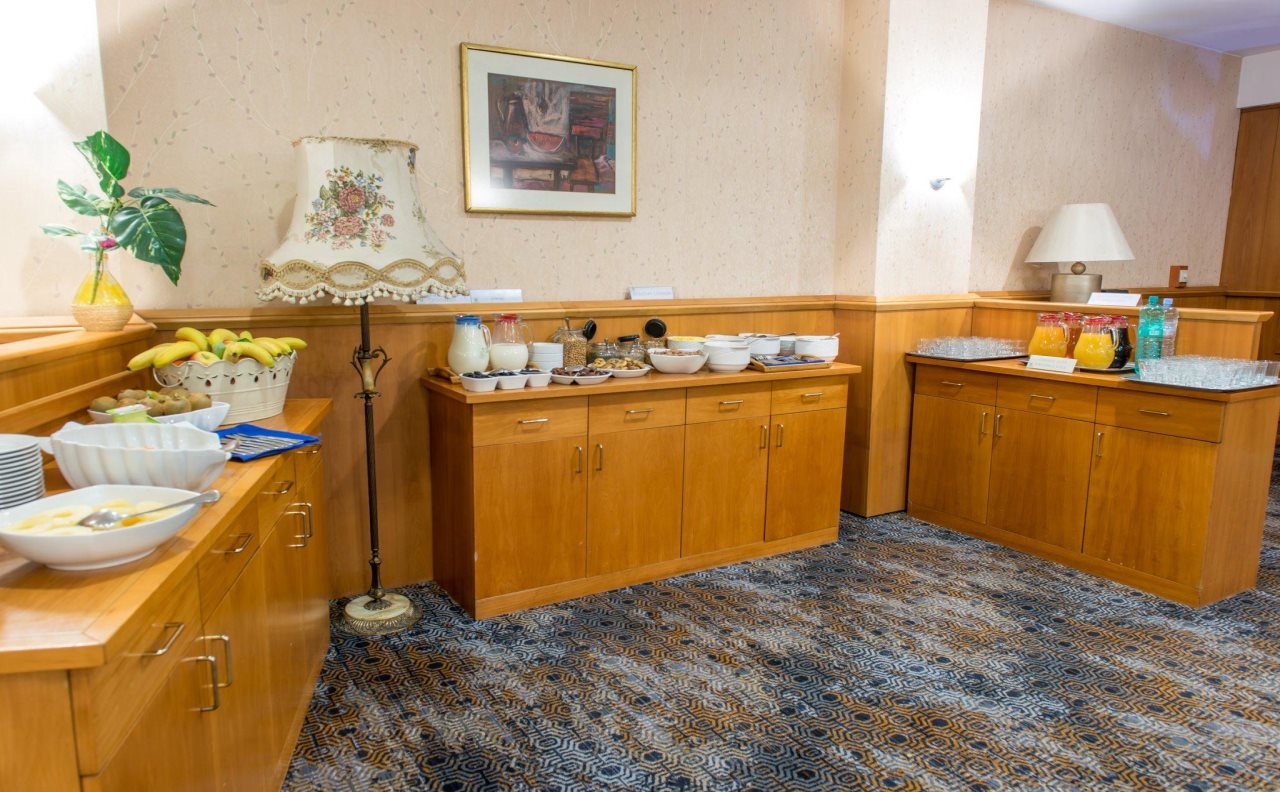 Holiday Inn Skopje 12