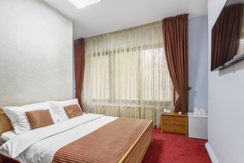 Hotel Aristocrat & Fish Restaurant 2