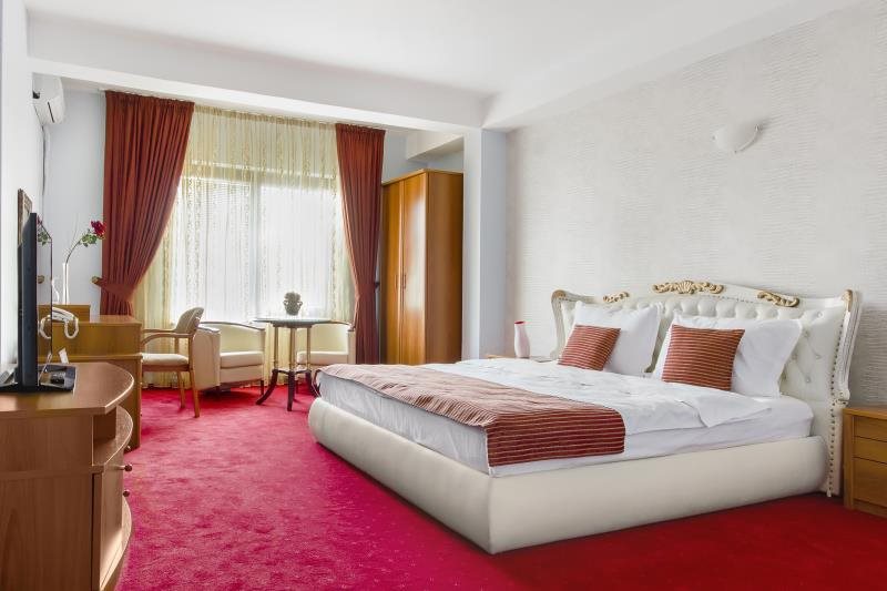 Hotel Aristocrat & Fish Restaurant 21