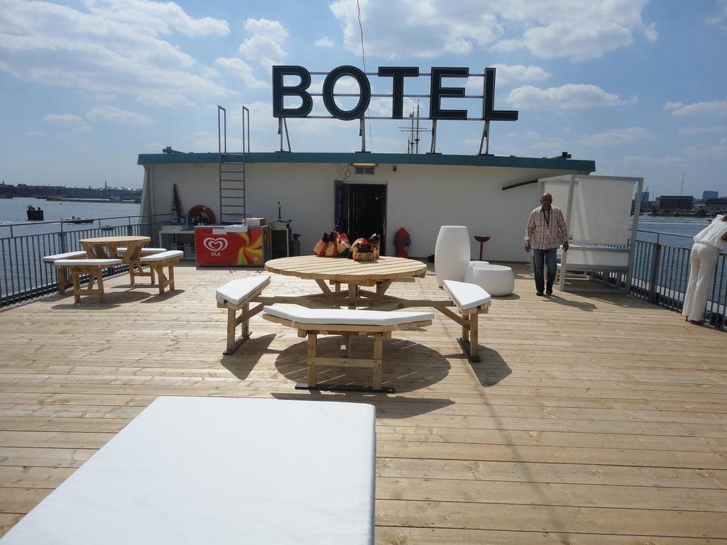 Botel 1