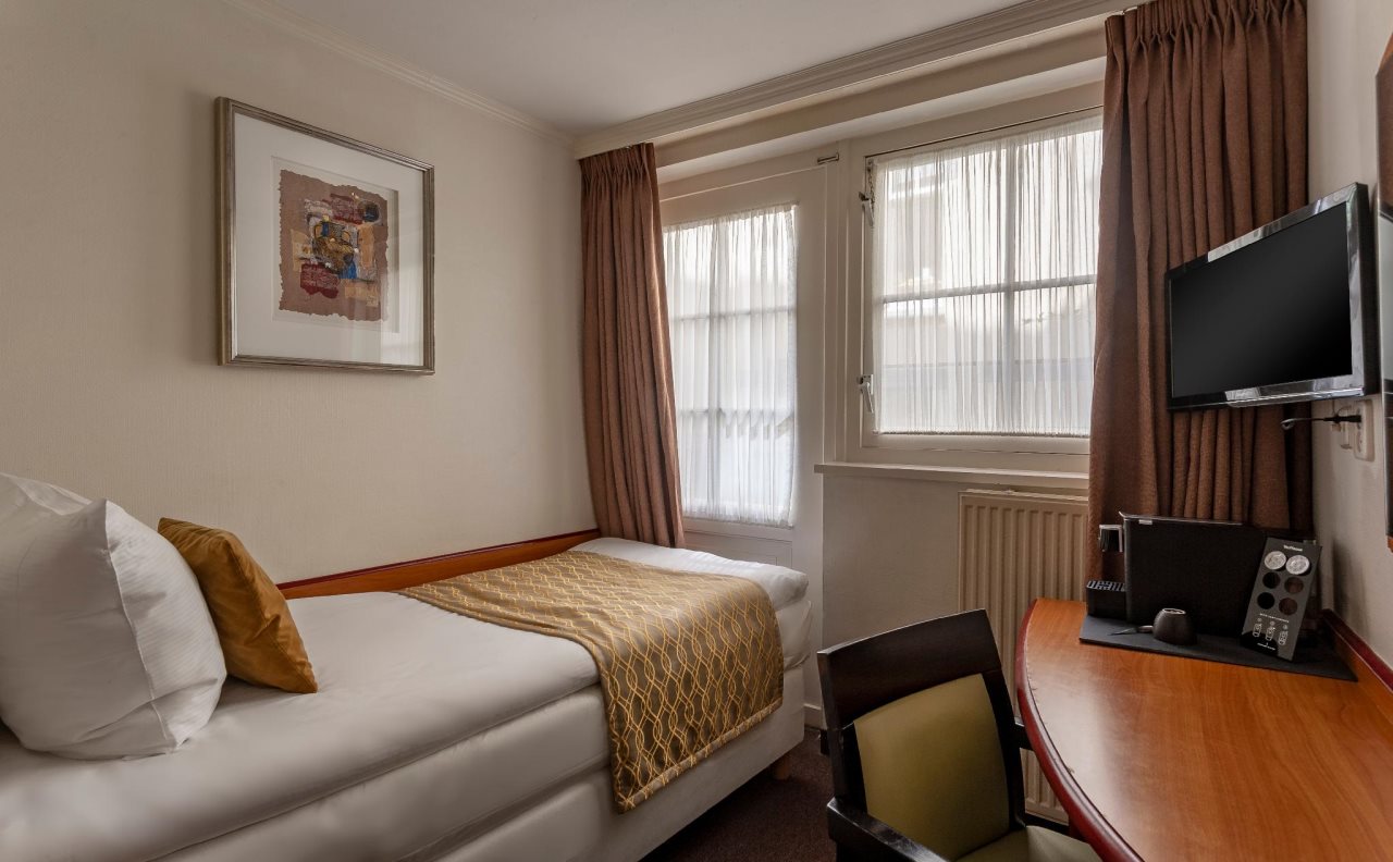 Avenue Hotel 13