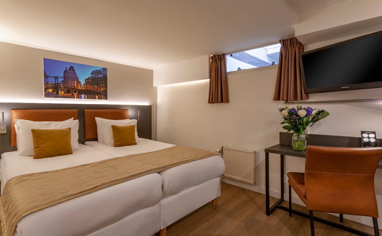 Avenue Hotel 19