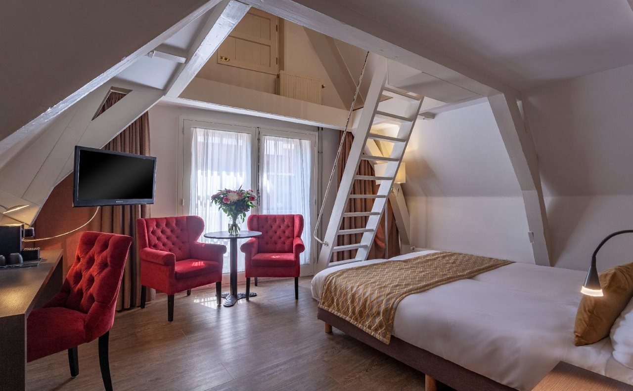 Avenue Hotel 24