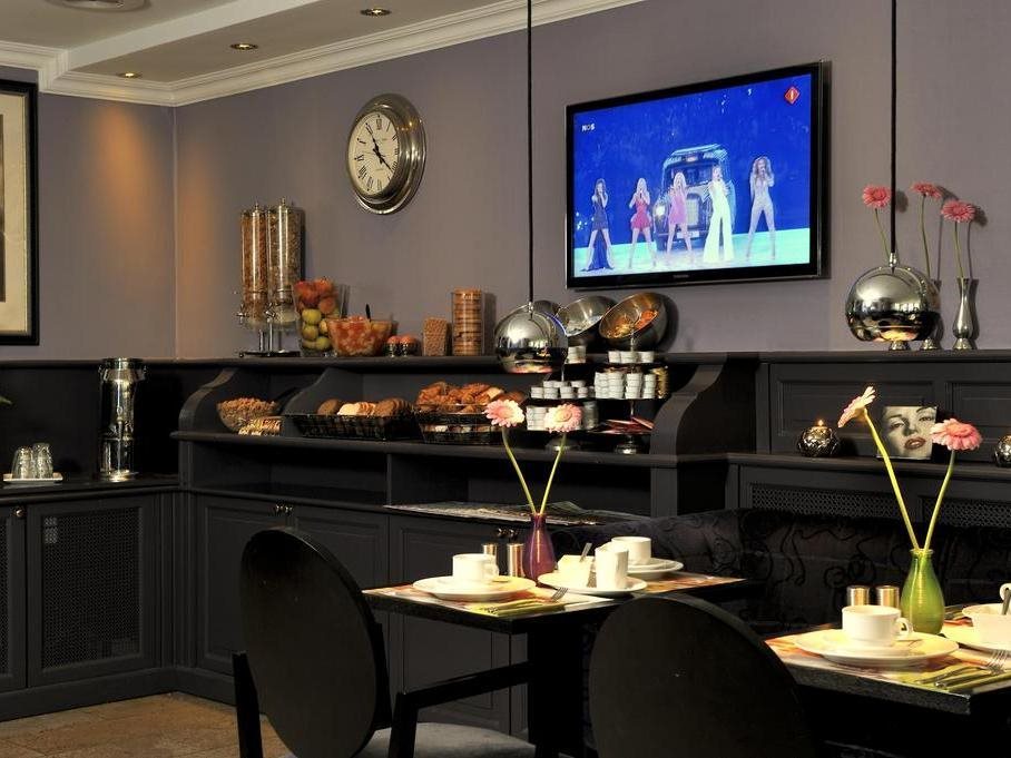 The Highlander Hotel 8