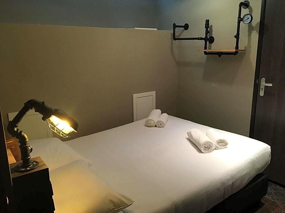 The Alfred Hotel 24