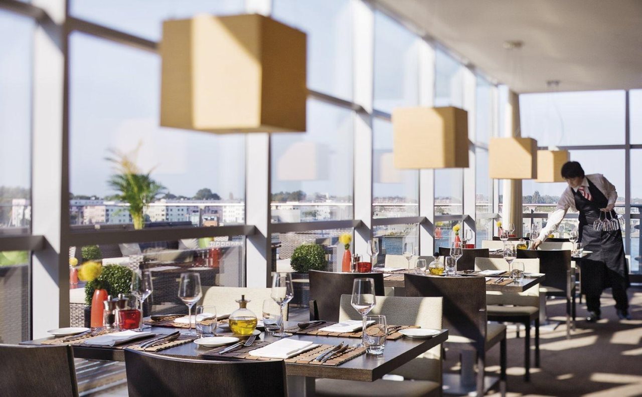 Mövenpick Hotel Amsterdam City Centre 8