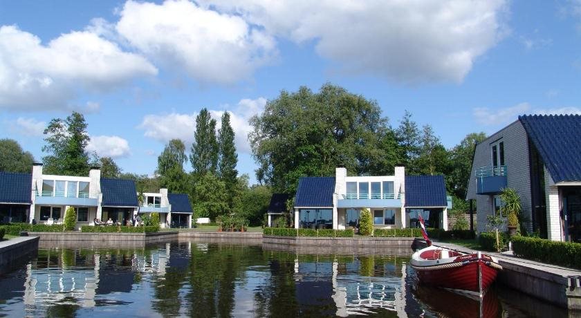 Rien van den Broeke Village 21