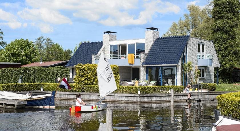 Rien van den Broeke Village 6