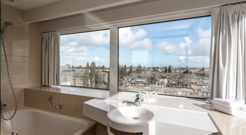 XO Hotels Blue Tower 17