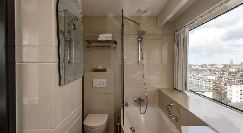 XO Hotels Blue Tower 18