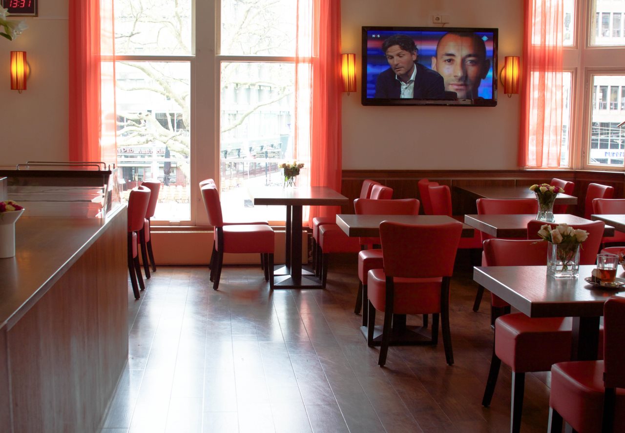 City Hotel 10