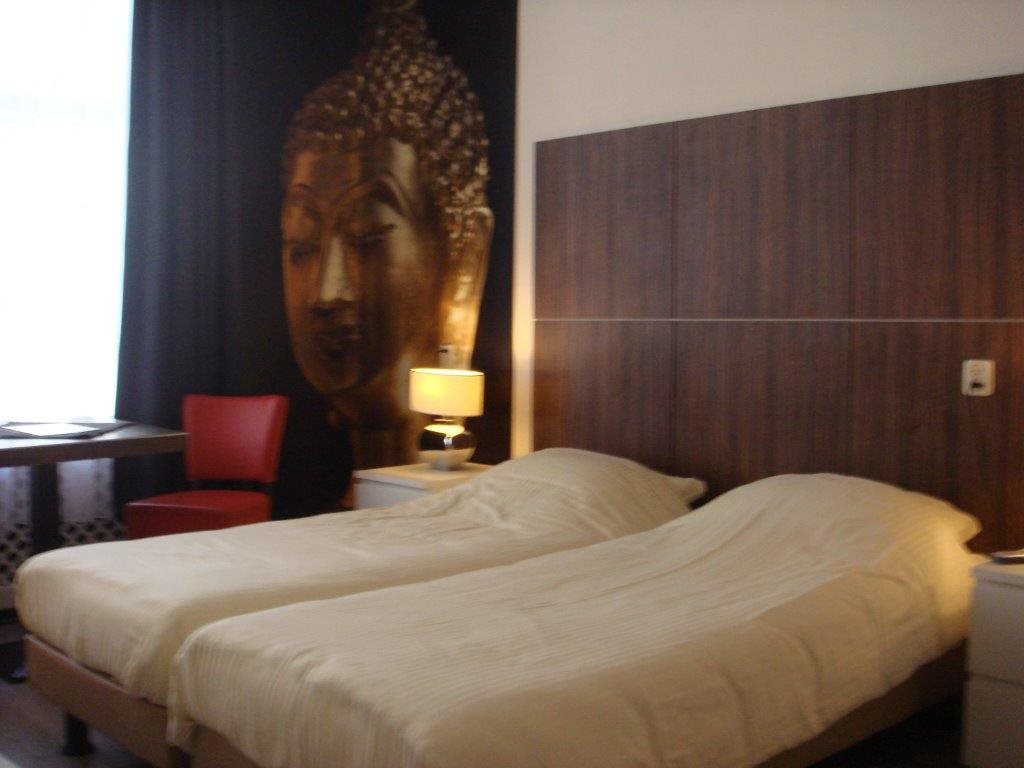 City Hotel 2
