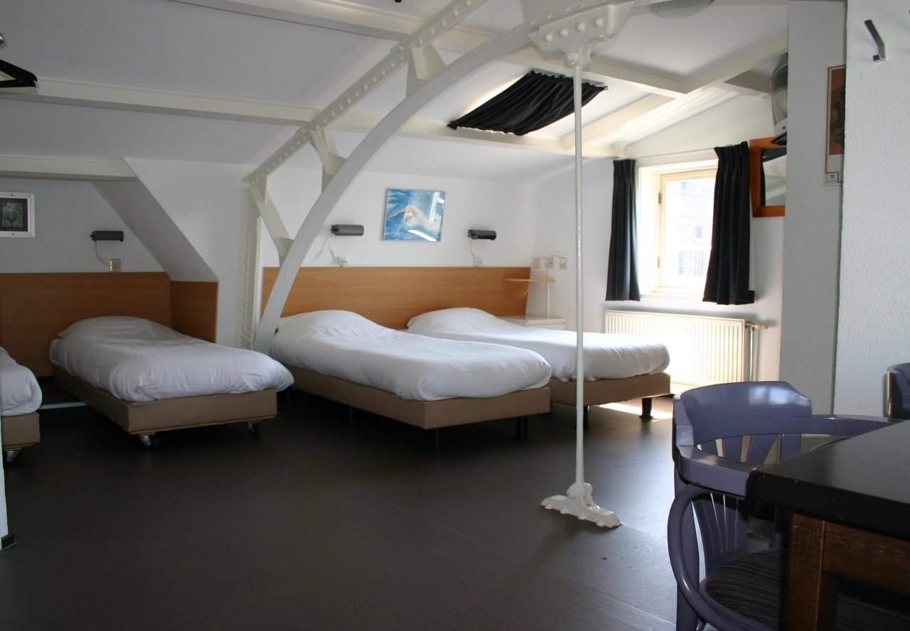 City Hotel 24